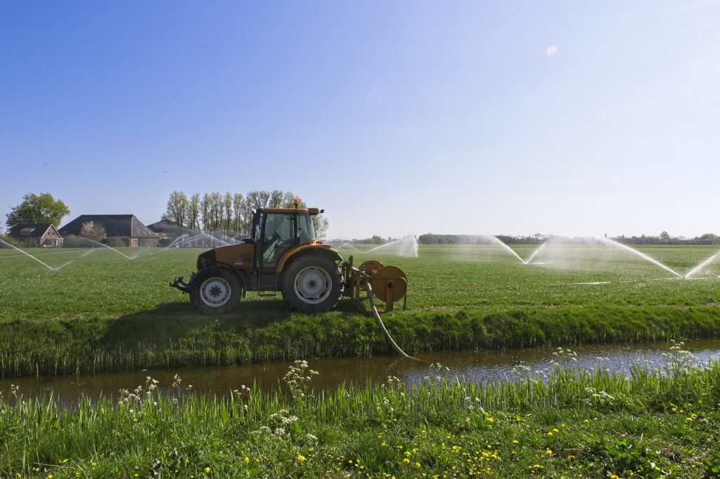 tractor, water, agricultural vehicle-5096165.jpg